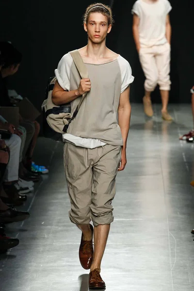 Look 18